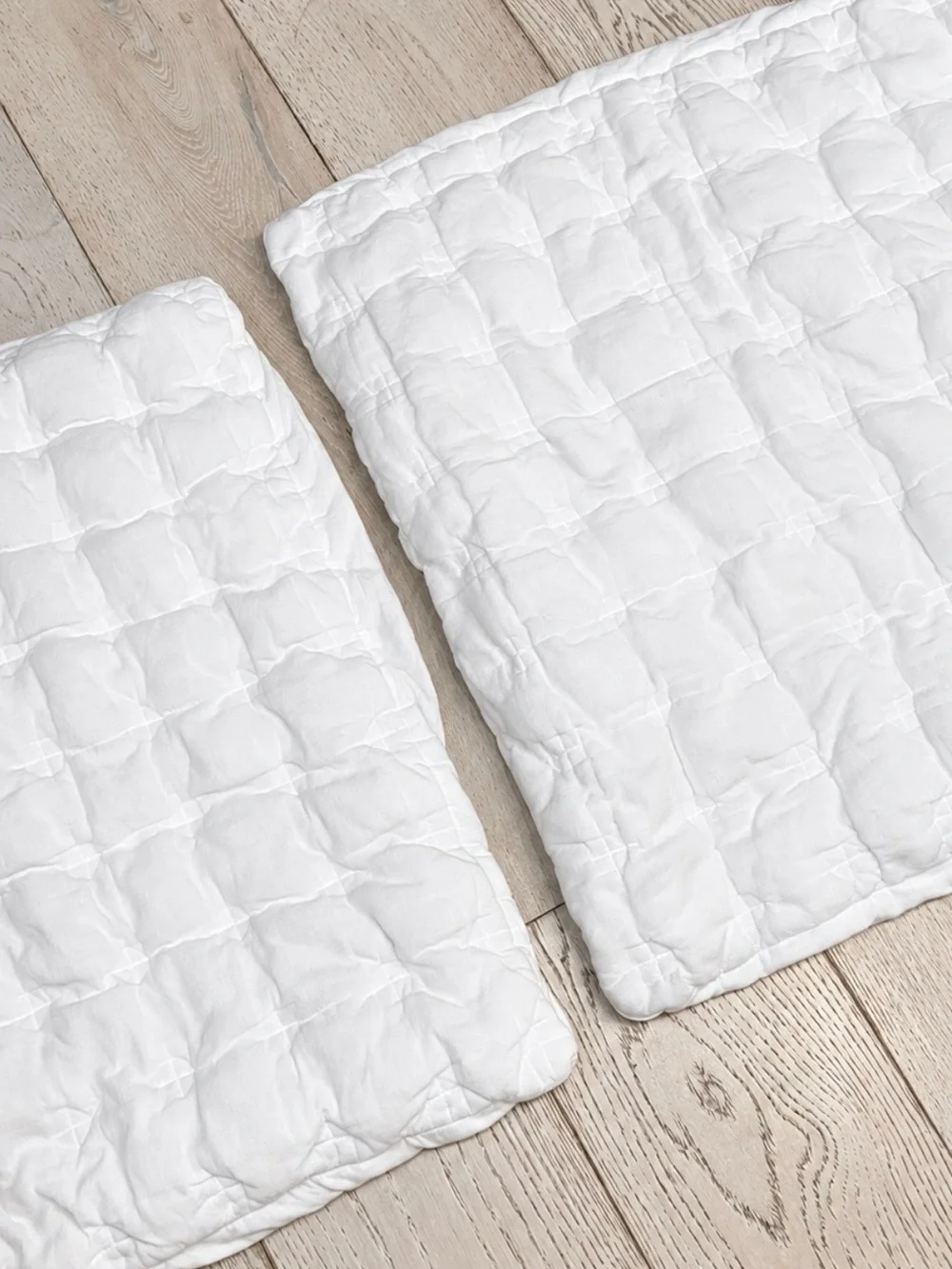 Parachute linen box quilted Euro sham set of 2 white 26x26” pristine immaculate